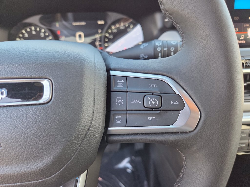 Used 2025 Jeep Compass Limited AWD/4WD image 34