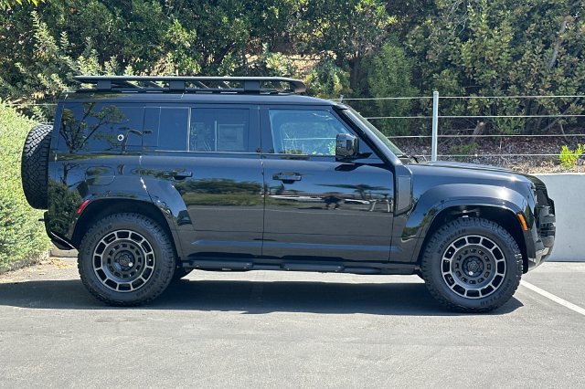 New 2026 Land Rover Defender 110 AWD/4WD image 6