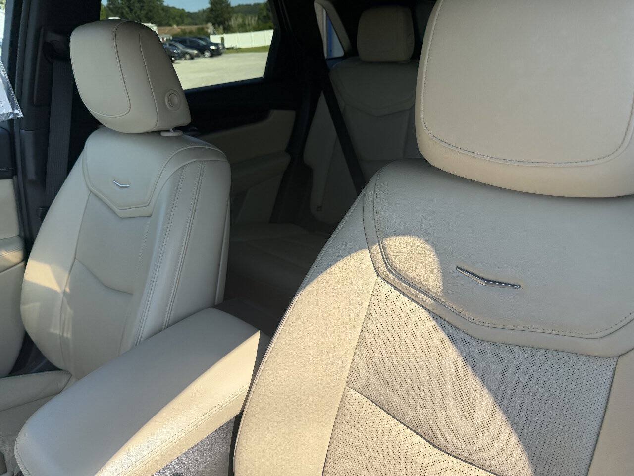 Used 2018 Cadillac XT5 Luxury w/ Driver Awareness Package AWD/4WD image 13