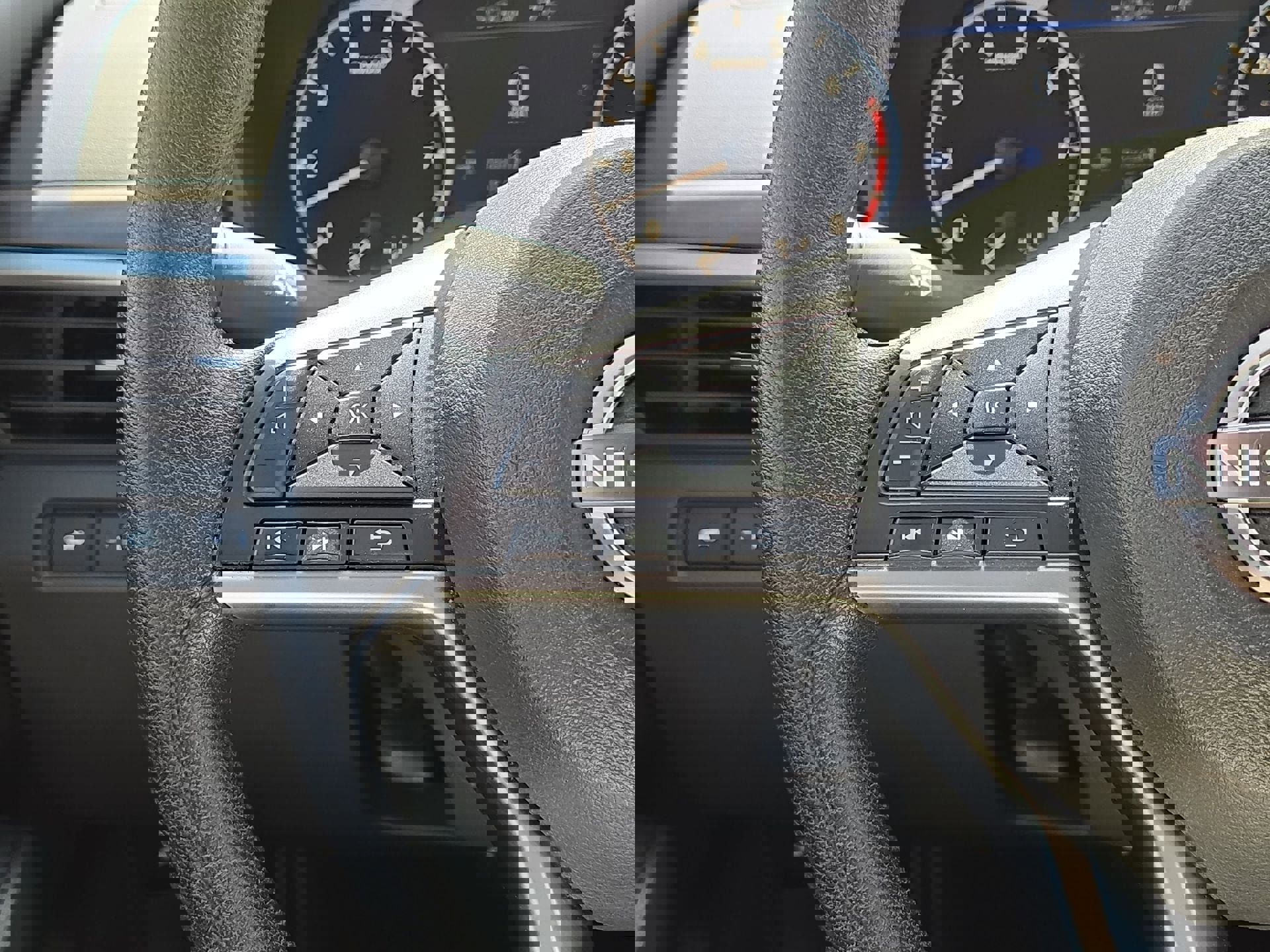 Used 2024 Nissan Altima 2.5 SV AWD/4WD image 21