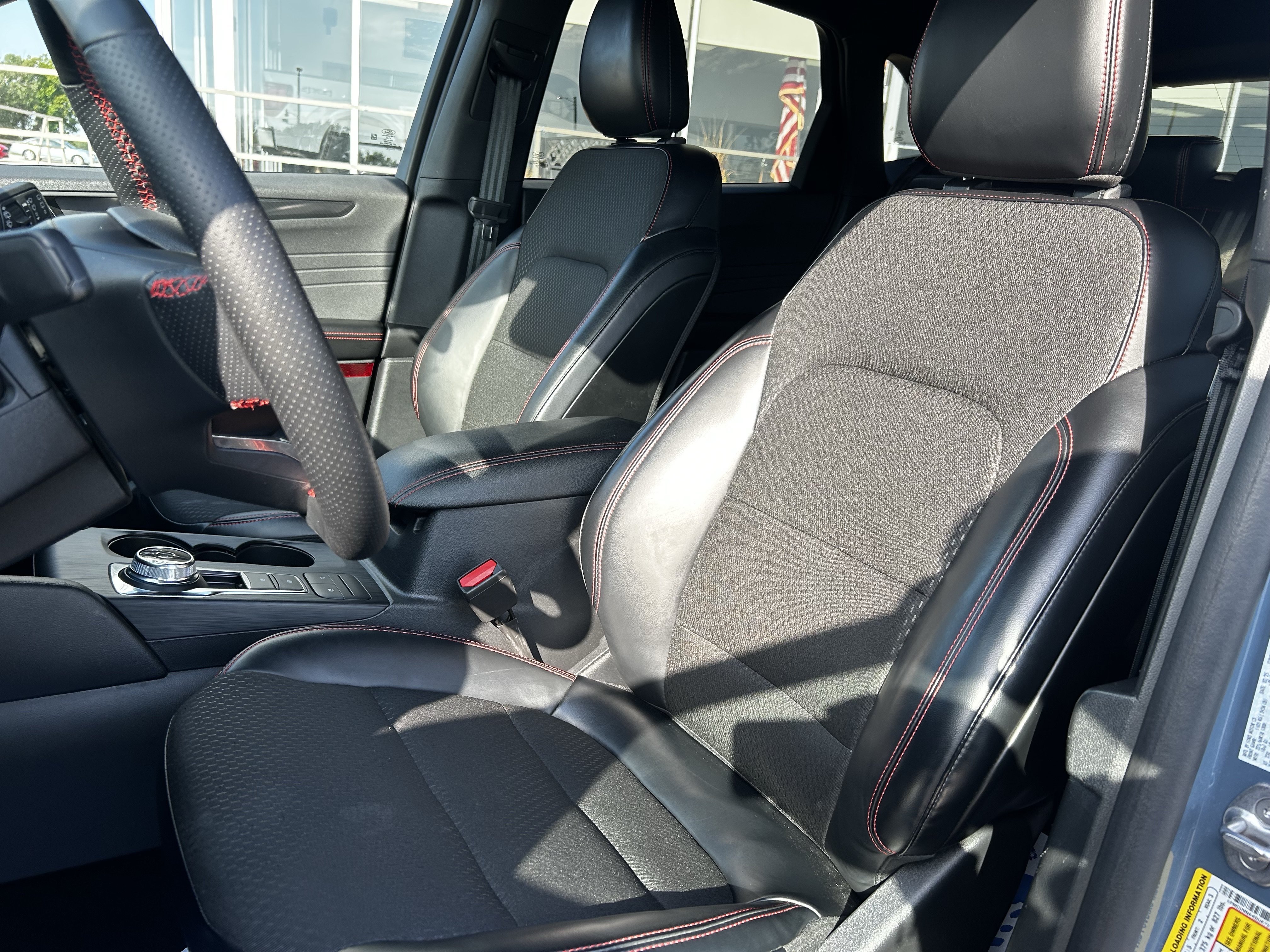 Used 2025 Ford Escape ST-Line Select AWD/4WD image 13