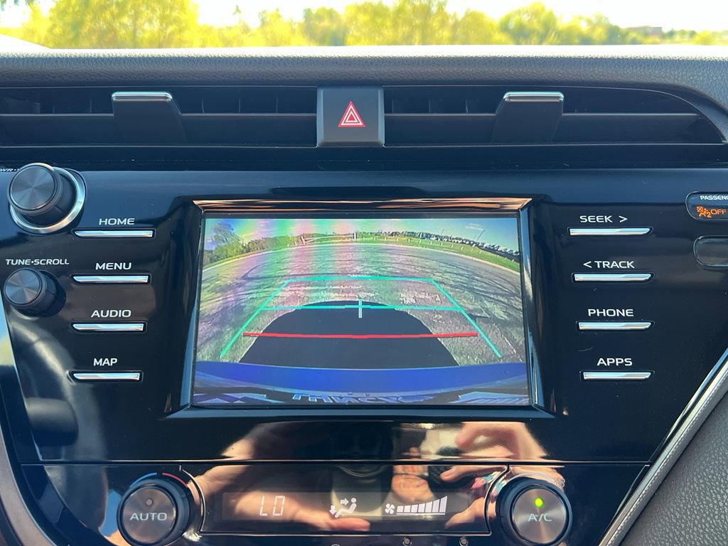Used 2020 Toyota Camry SE image 25