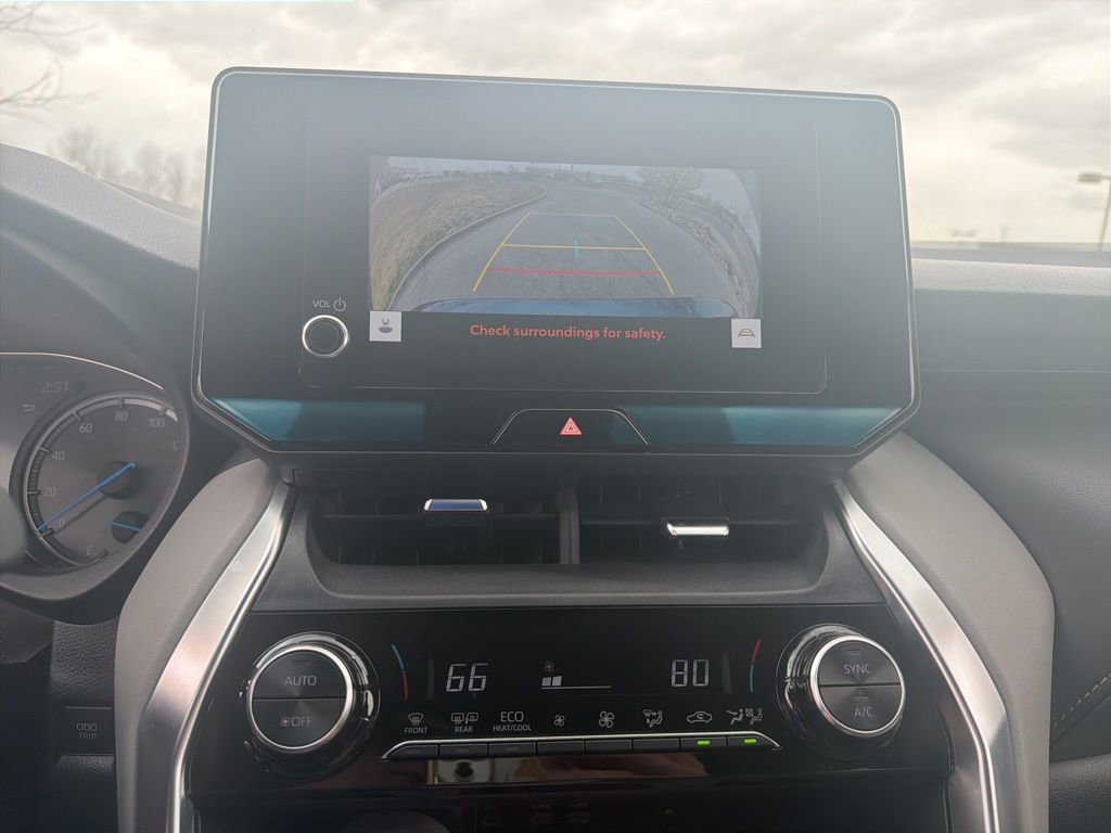 Used 2024 Toyota Venza LE AWD/4WD image 17