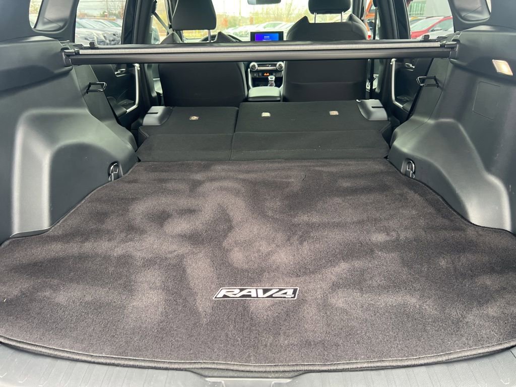 Used 2023 Toyota RAV4 SE image 46