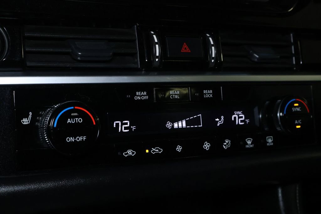 Used 2024 Nissan Pathfinder SV image 30