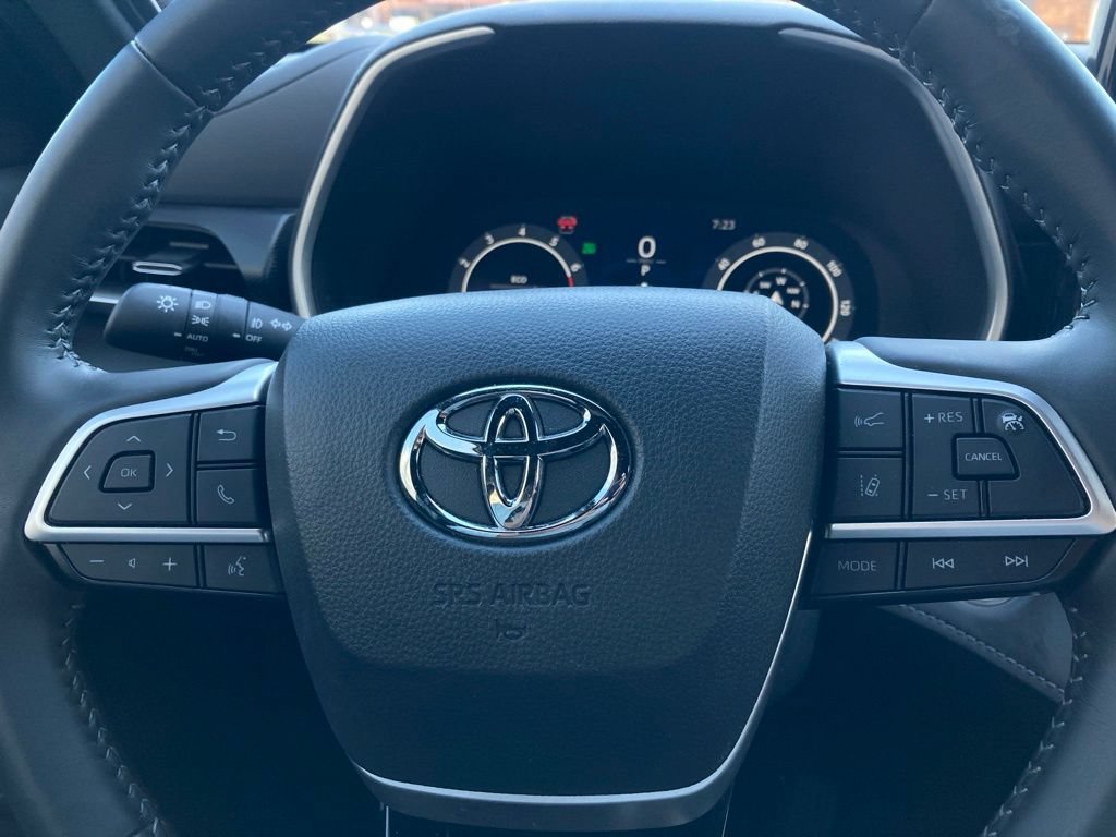 Used 2025 Toyota Highlander XSE AWD/4WD image 20