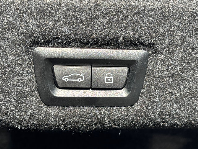 Used 2024 BMW 530i w/ Convenience Package RWD image 10