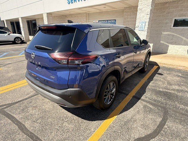 Used 2023 Nissan Rogue S AWD/4WD image 5