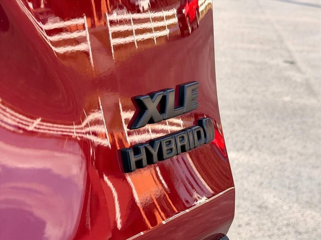 Used 2023 Toyota RAV4 XLE w/ Convenience Package image 7