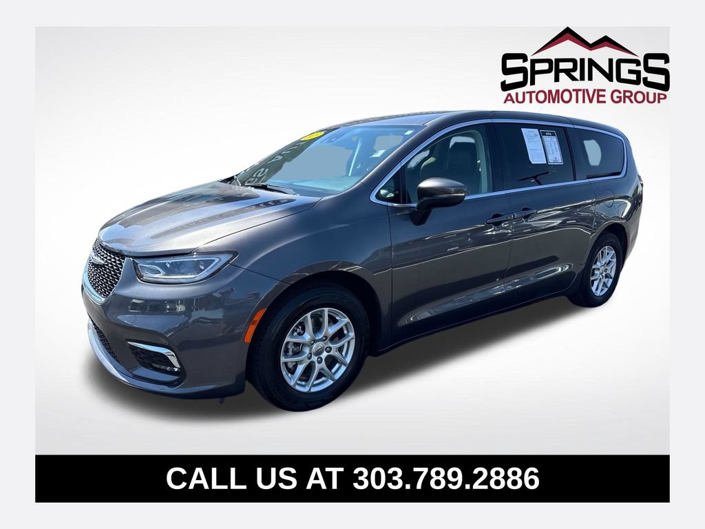 Used 2023 Chrysler Pacifica Touring-L FWD image 1