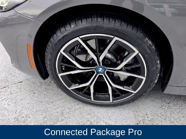Used 2022 BMW 530e w/ Premium Package RWD image 9