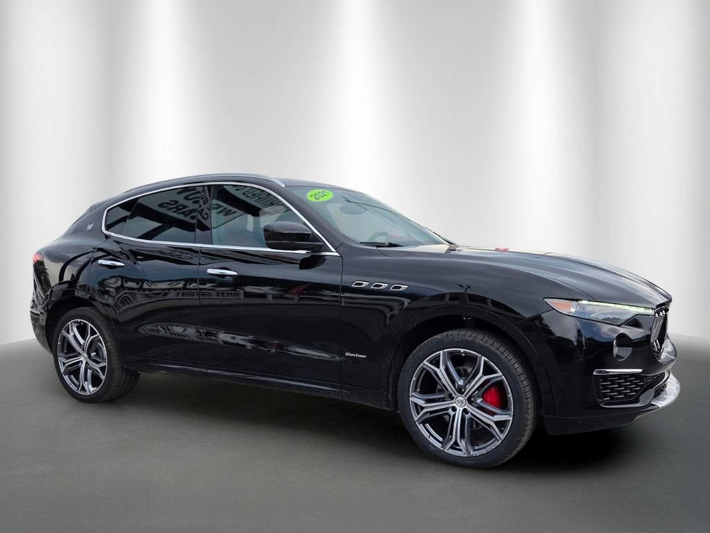 Used 2021 Maserati Levante GranLusso AWD/4WD image 2