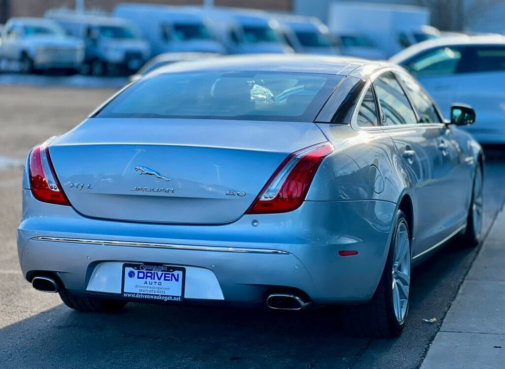 Used 2011 Jaguar XJ L image 39