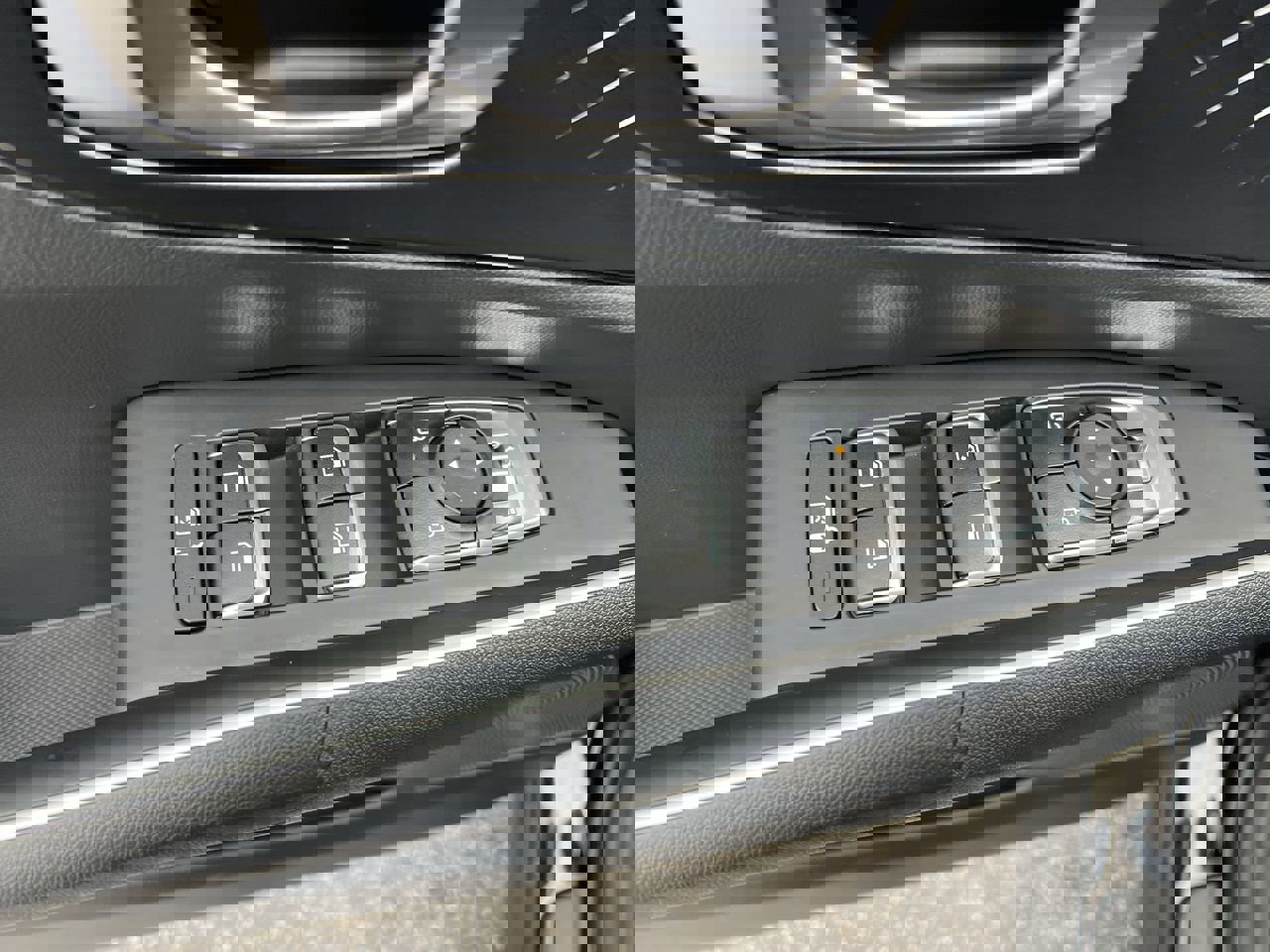 Used 2025 Kia Sorento LX image 15