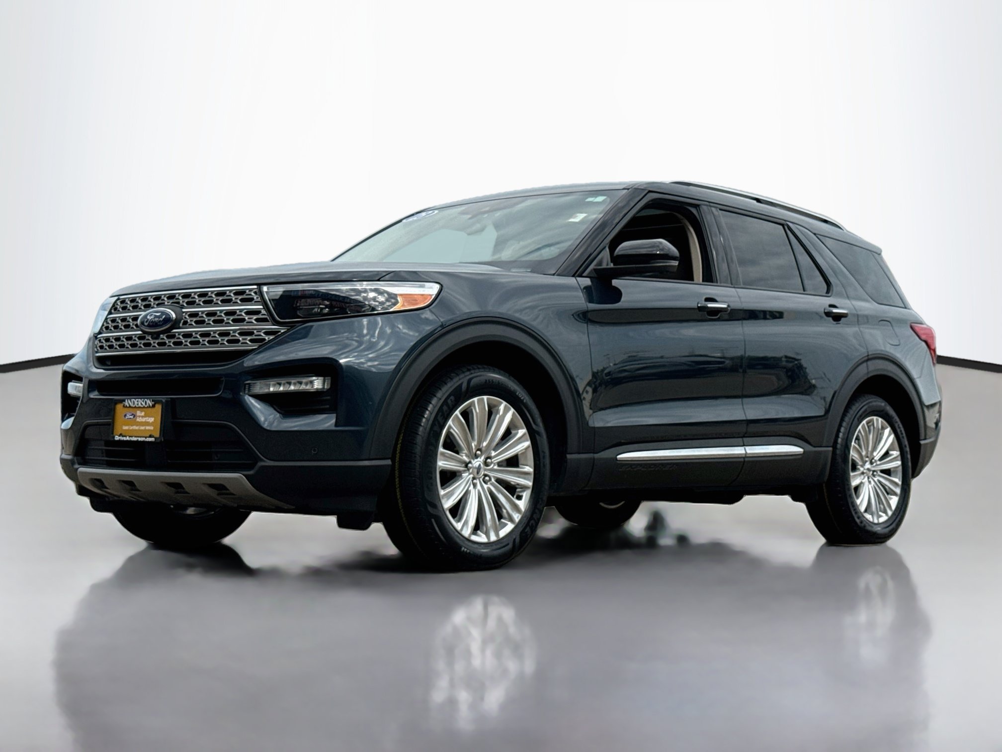 Certified 2023 Ford Explorer Limited w/ Equipment Group 301A AWD/4WD image 3
