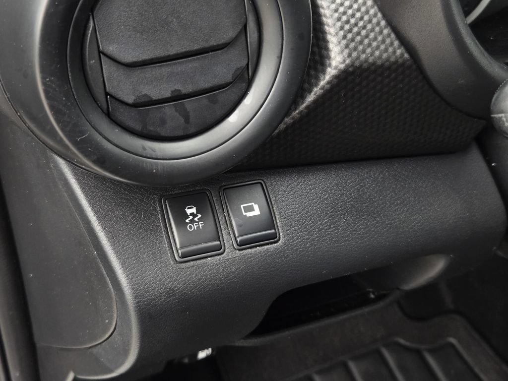Used 2019 Nissan Kicks S FWD image 17