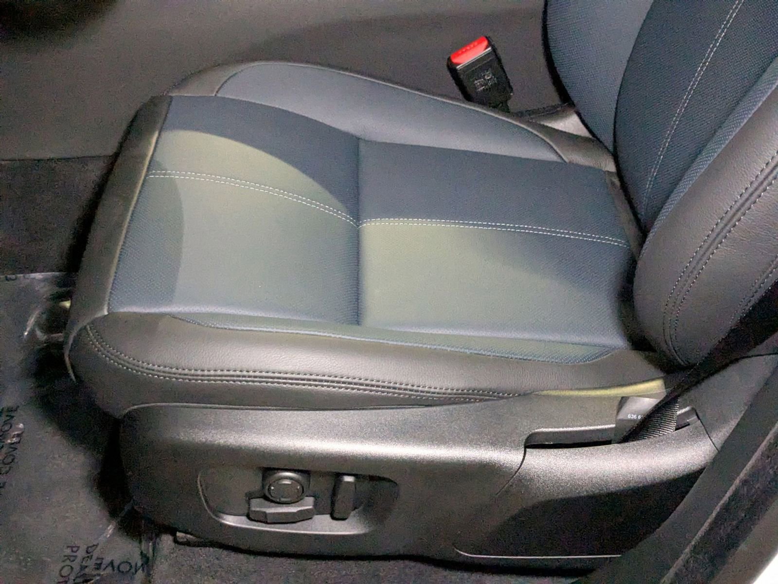 New 2026 Land Rover Range Rover Velar Dynamic SE image 4