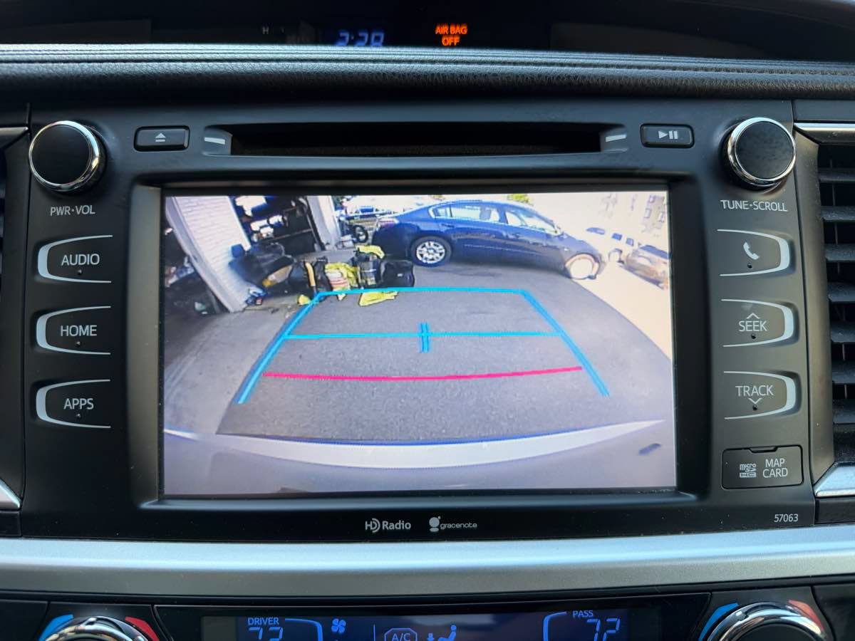 Used 2015 Toyota Highlander XLE AWD/4WD image 18