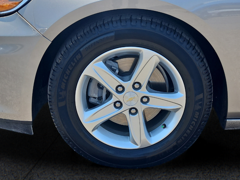 Used 2022 Chevrolet Malibu LS w/ Driver Confidence Package FWD image 9