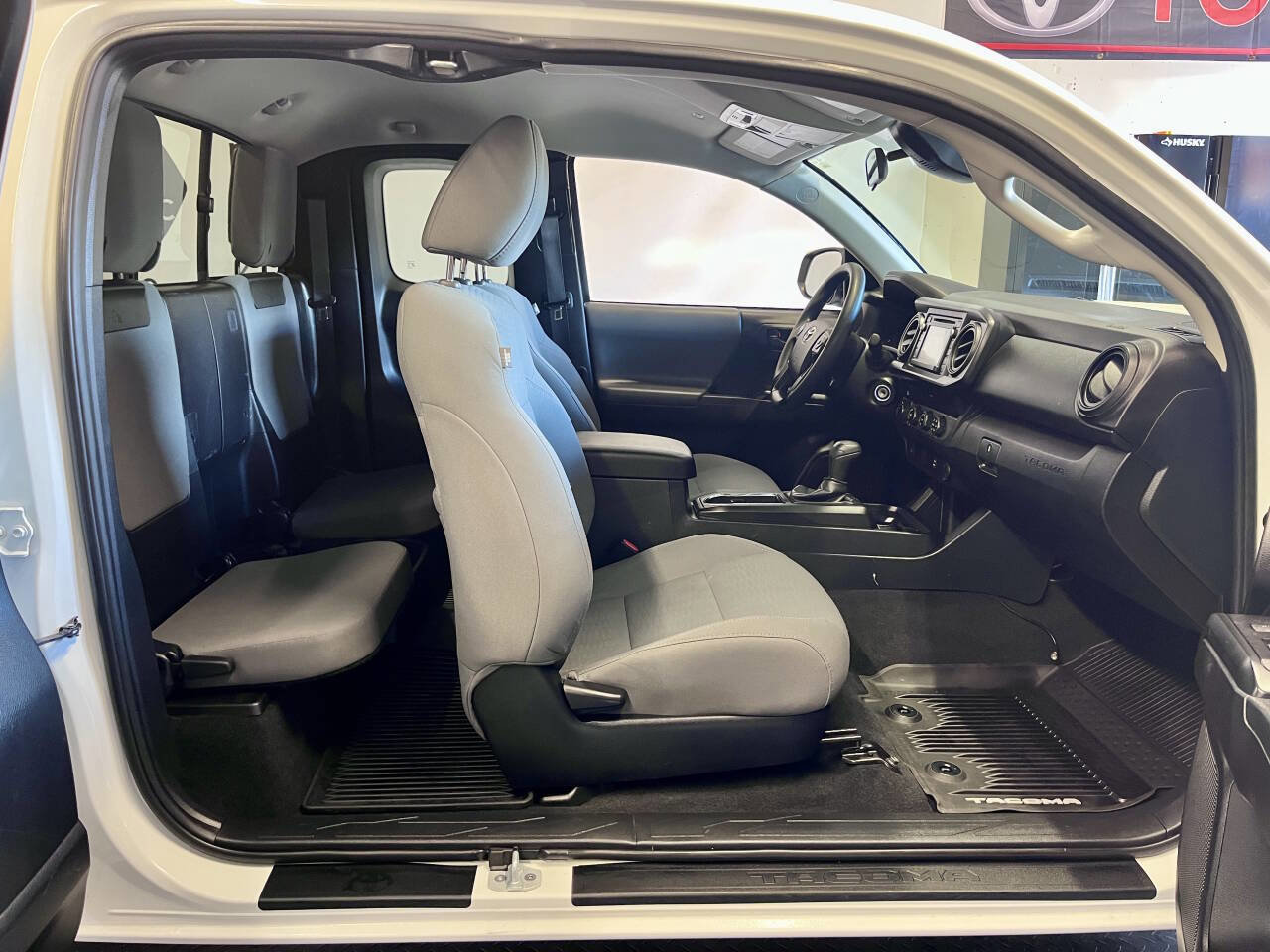 Used 2019 Toyota Tacoma SR image 19