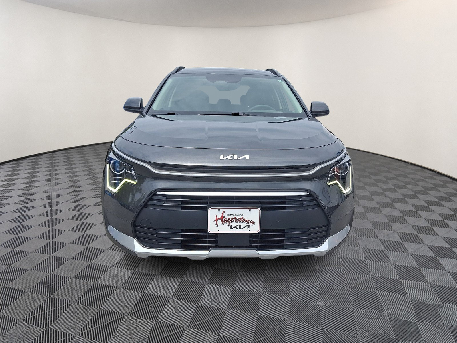Certified 2024 Kia Niro EX FWD image 2