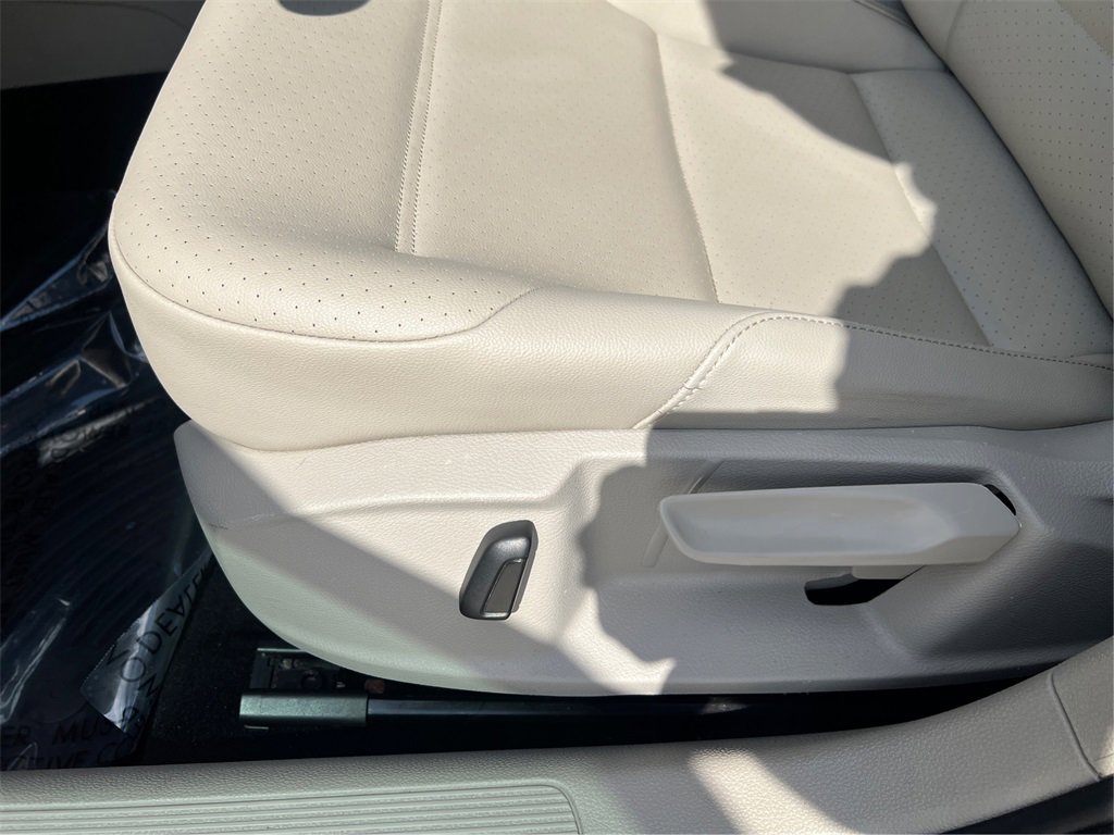 Used 2021 Volkswagen Golf 4-Door image 20