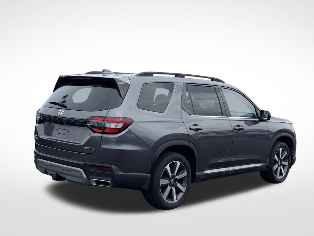 Used 2025 Honda Pilot Touring image 5