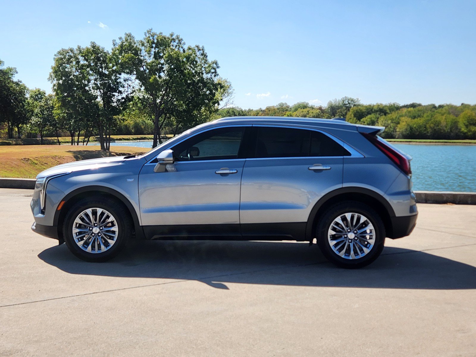 Certified 2024 Cadillac XT4 Premium Luxury w/ Cold Weather Package FWD image 3