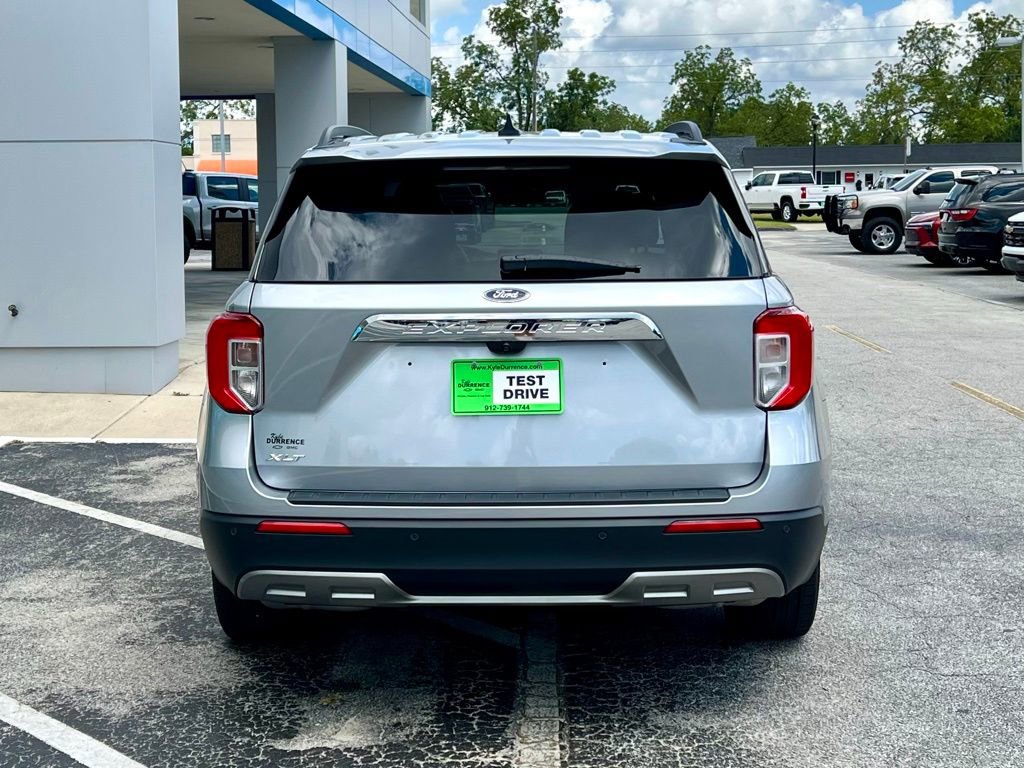 Used 2023 Ford Explorer XLT w/ Equipment Group 202A image 5