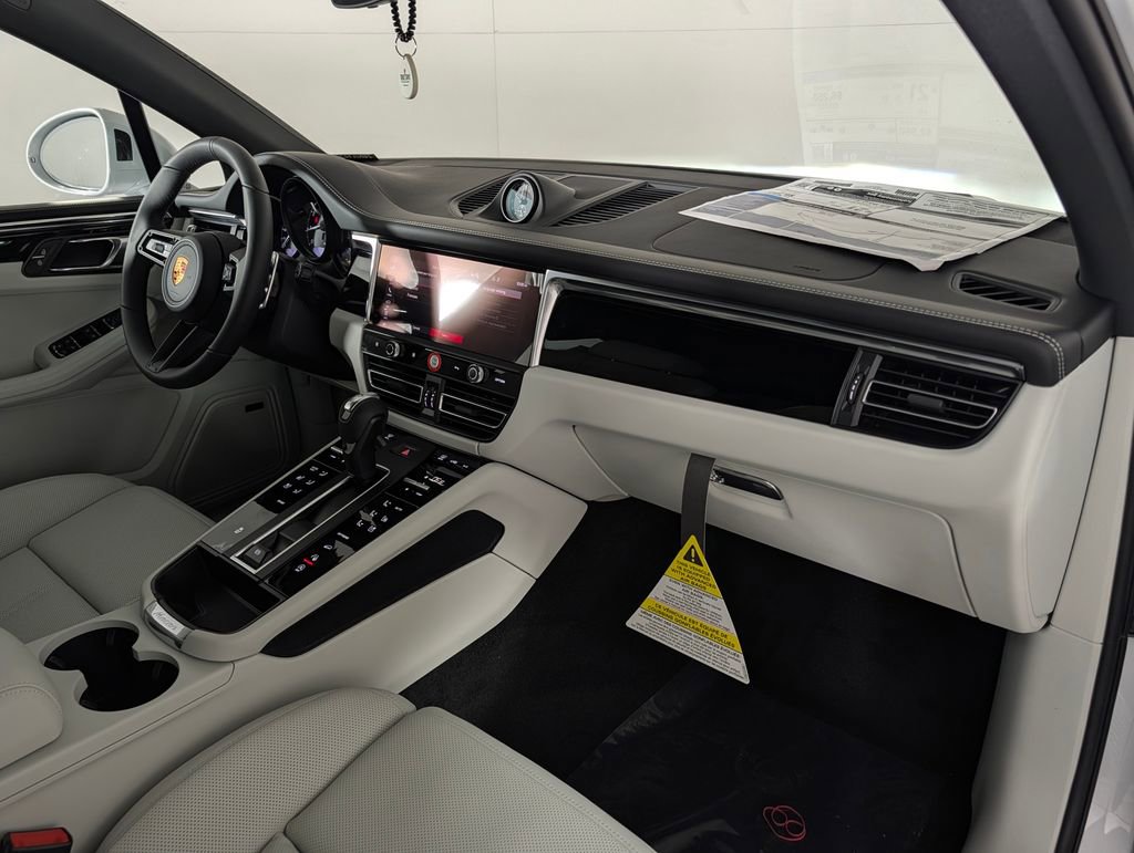 New 2026 Porsche Macan image 19