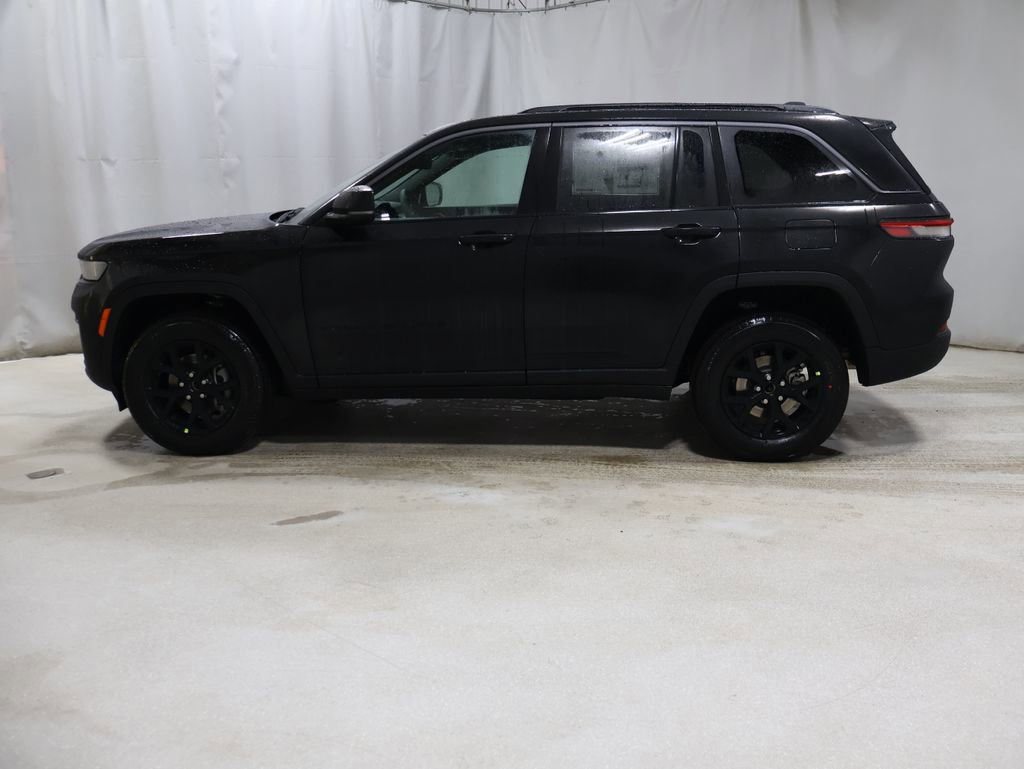 New 2026 Jeep Grand Cherokee Laredo image 4