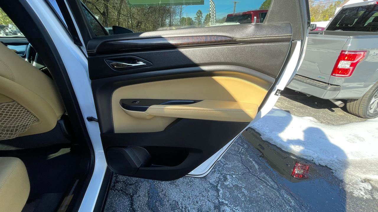 Used 2014 Cadillac SRX Luxury w/ Driver Awareness Package image 24