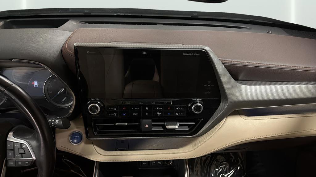 Used 2020 Toyota Highlander Platinum AWD/4WD image 18