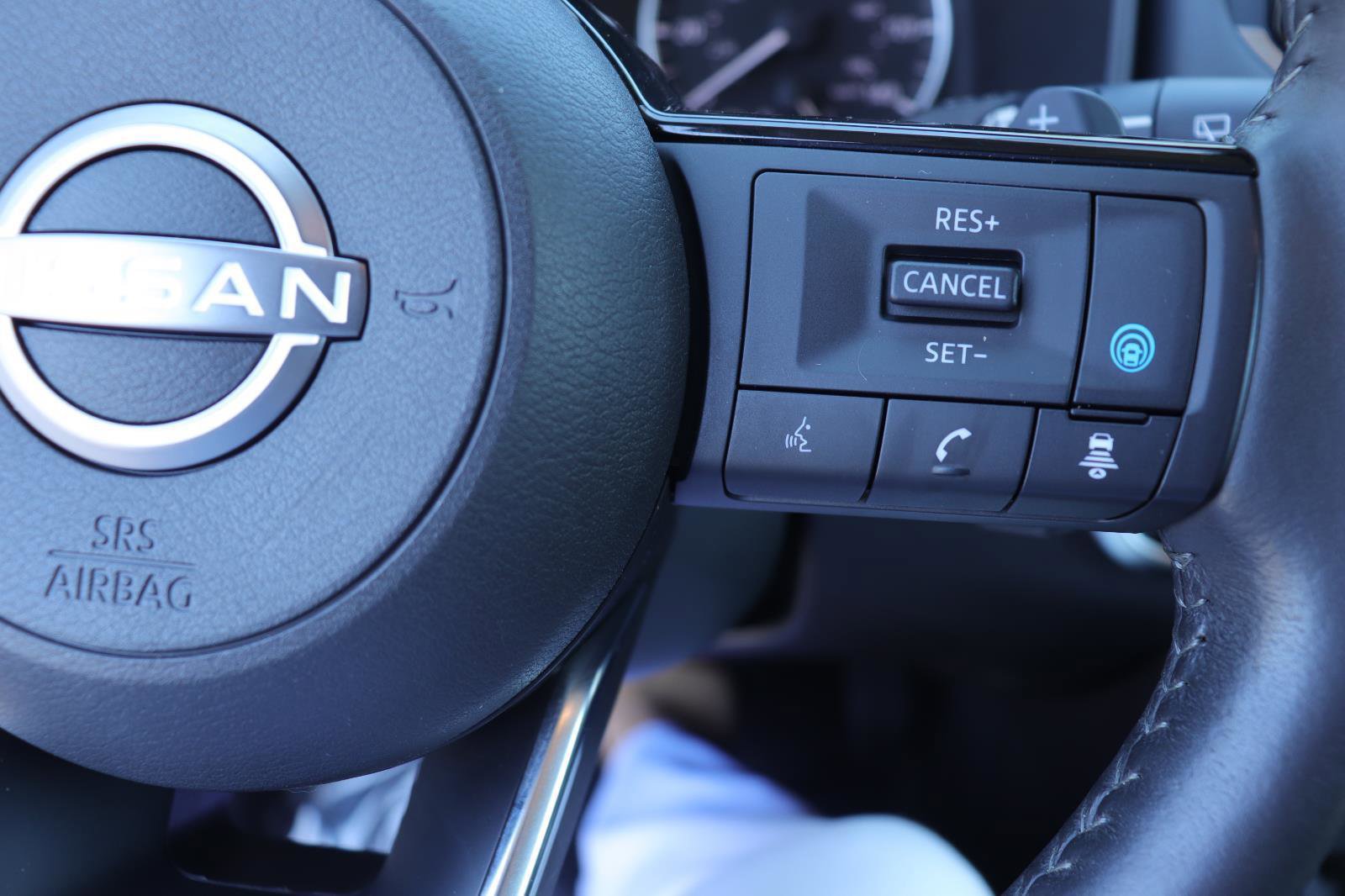 Used 2023 Nissan Rogue SL w/ SL Premium Package image 29