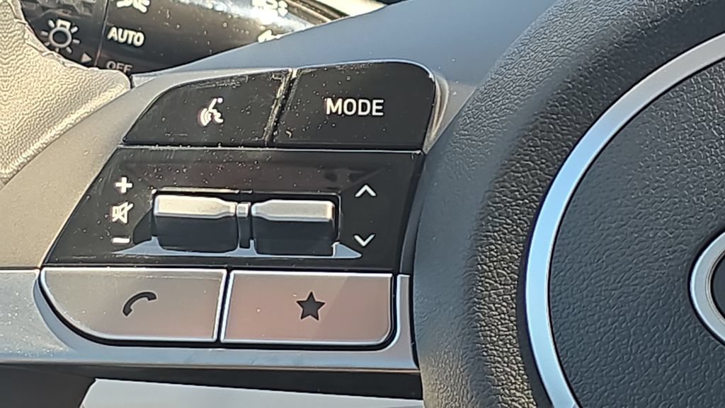 New 2026 Hyundai Elantra Limited FWD image 23