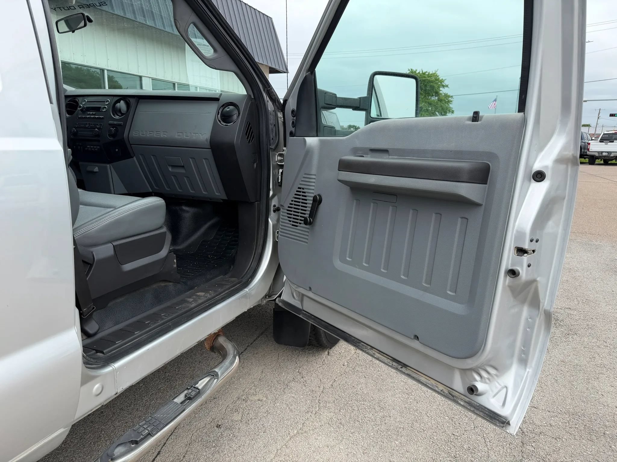Used 2011 Ford F550 2WD Crew Cab Super Duty image 12