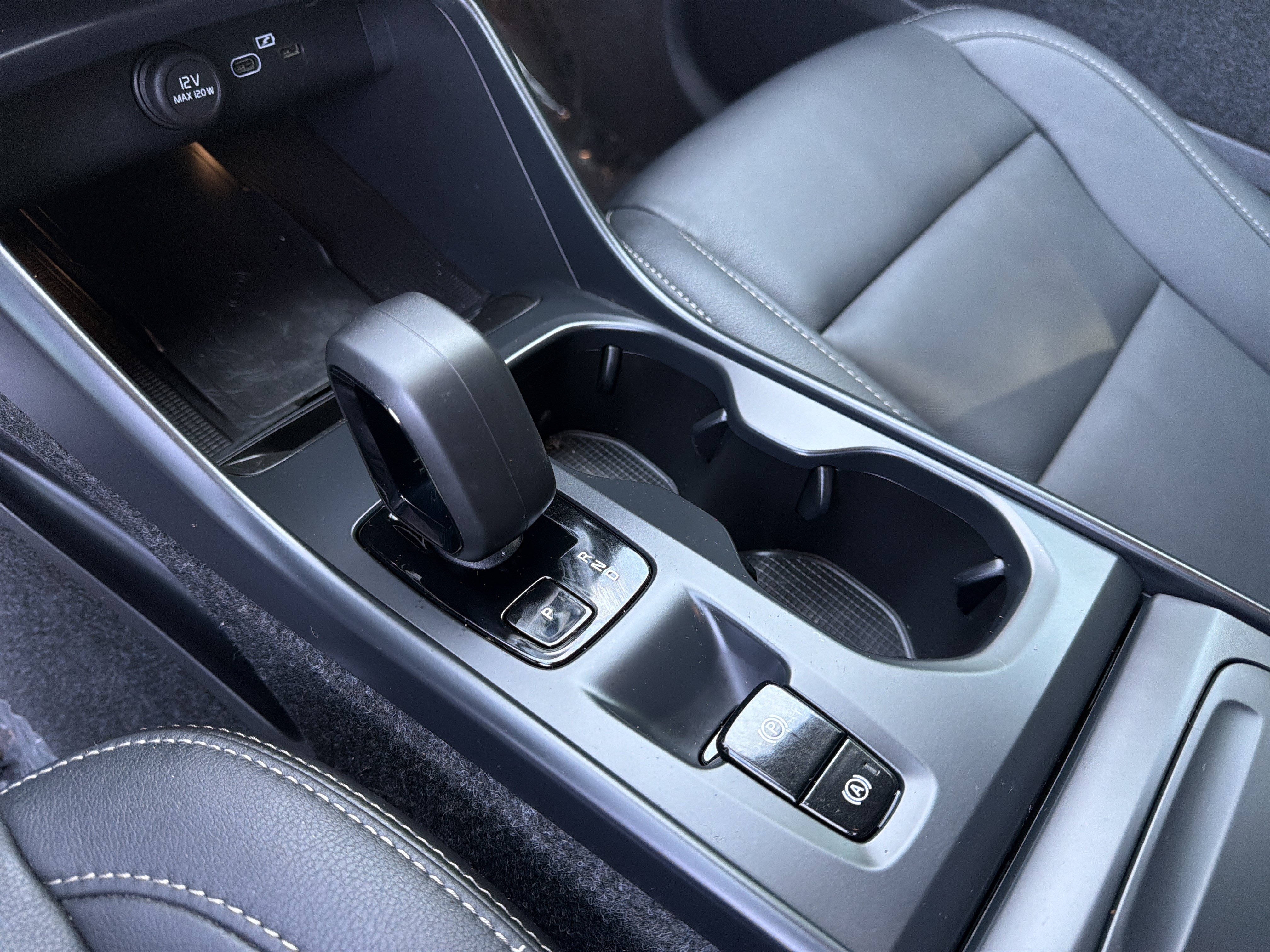 Certified 2026 Volvo XC40 B4 Core FWD image 26