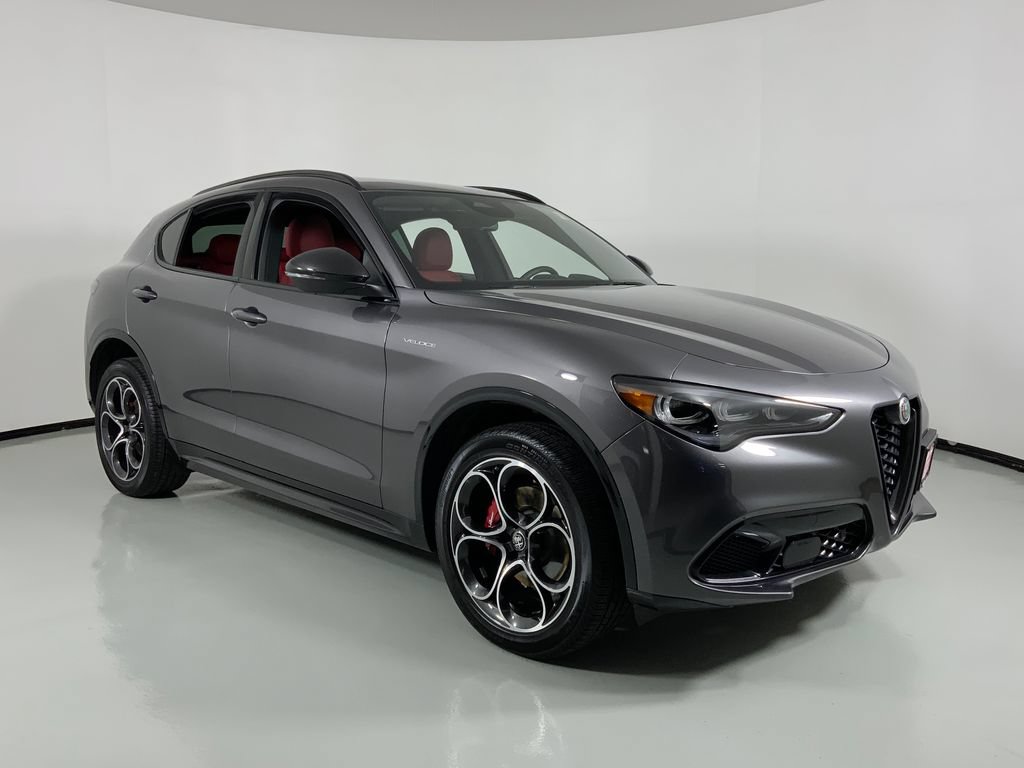 New 2025 Alfa Romeo Stelvio Sprint w/ Veloce Package AWD/4WD image 4