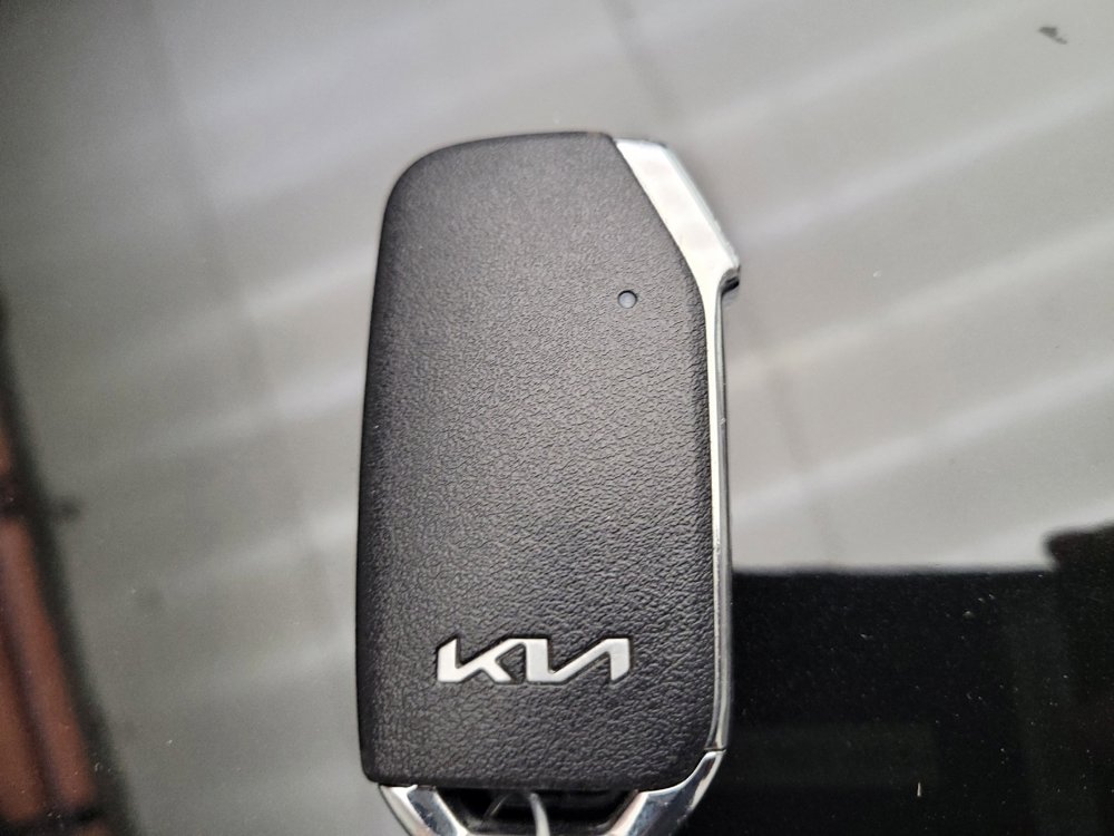 Used 2023 Kia Niro EX FWD image 32