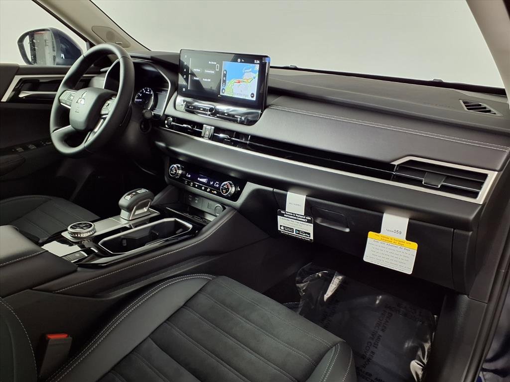 New 2025 Mitsubishi Outlander SE image 7