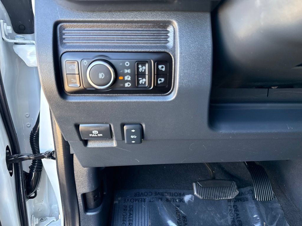 Used 2025 Ford F350 Platinum w/ FX4 Off-Road Package AWD/4WD image 21