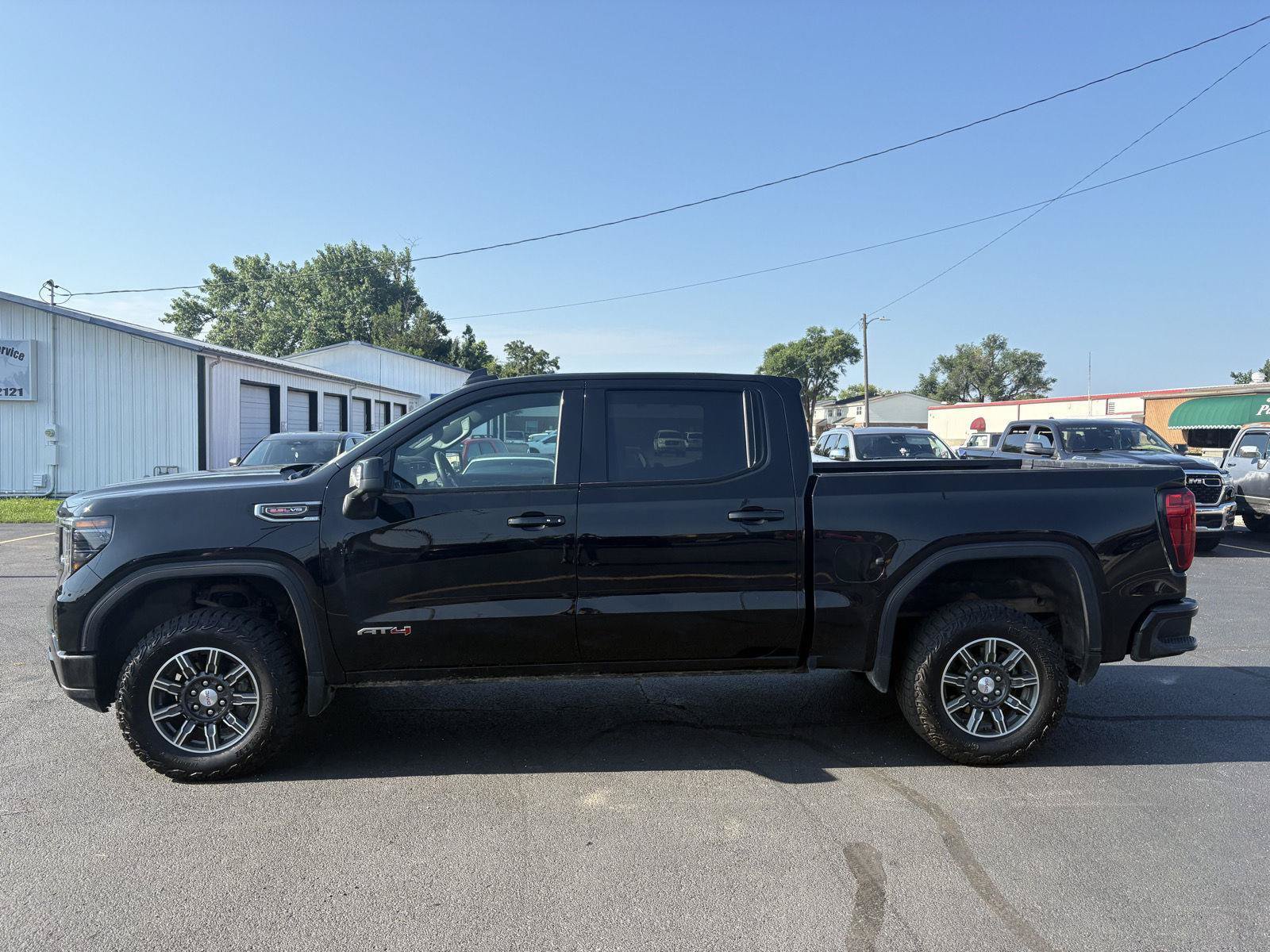 Used 2025 GMC Sierra 1500 AT4 AWD/4WD image 17