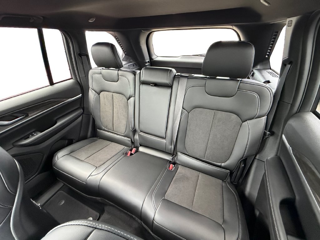 New 2026 Jeep Grand Cherokee Altitude AWD/4WD image 20