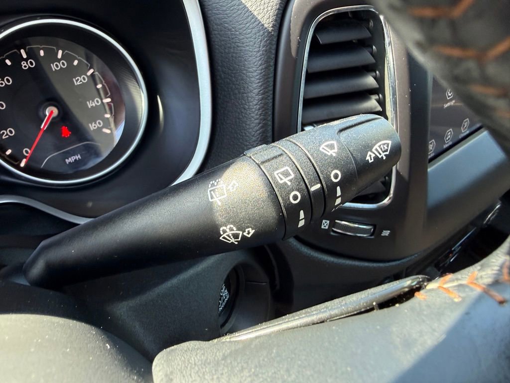 Used 2018 Jeep Compass Latitude w/ Popular Equipment Group FWD image 30