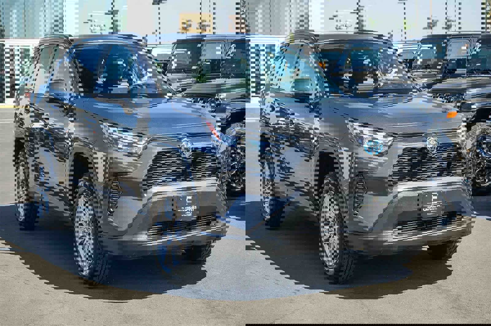 Used 2022 Toyota RAV4 XLE w/ Convenience Package image 3