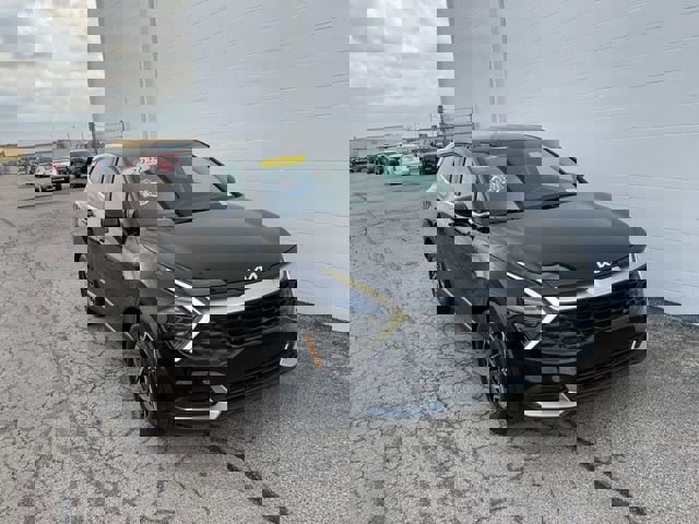 Used 2025 Kia Sportage LX image 1