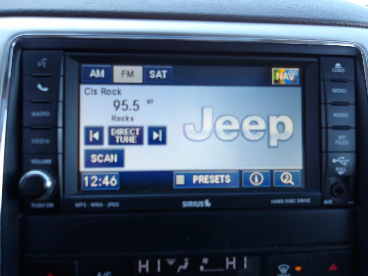 Used 2011 Jeep Grand Cherokee Laredo image 13