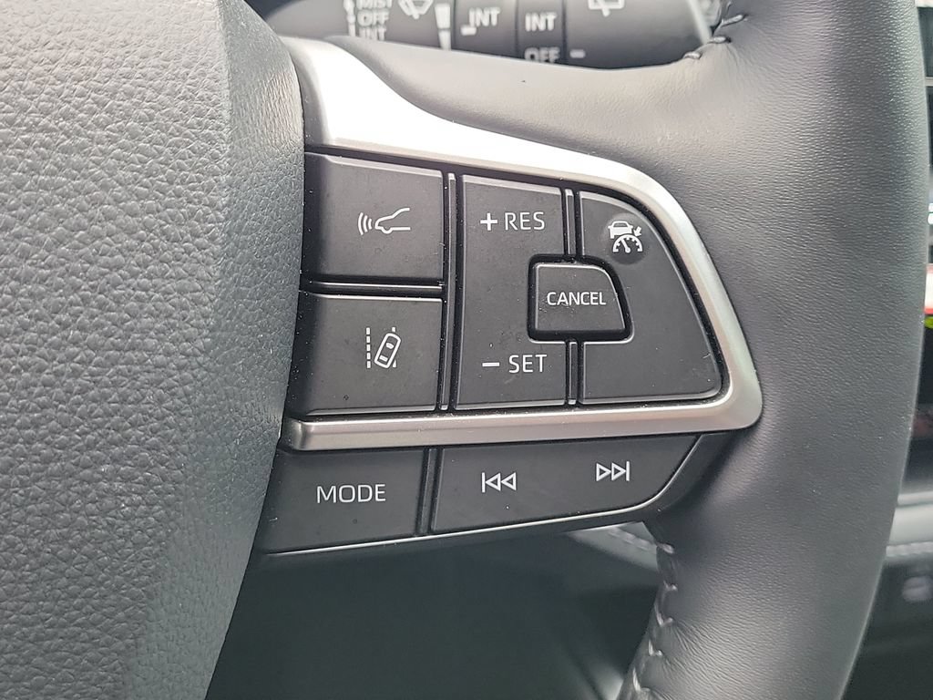 Certified 2026 Toyota Highlander Limited AWD/4WD image 10