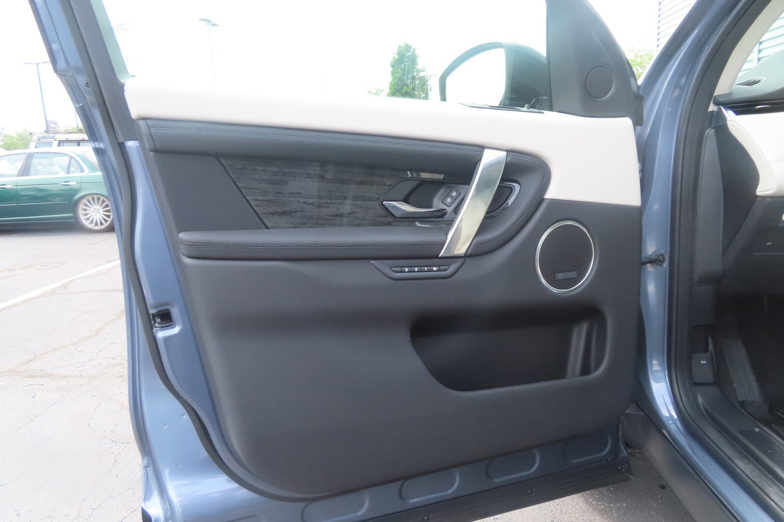 Used 2023 Land Rover Discovery Sport SE image 26