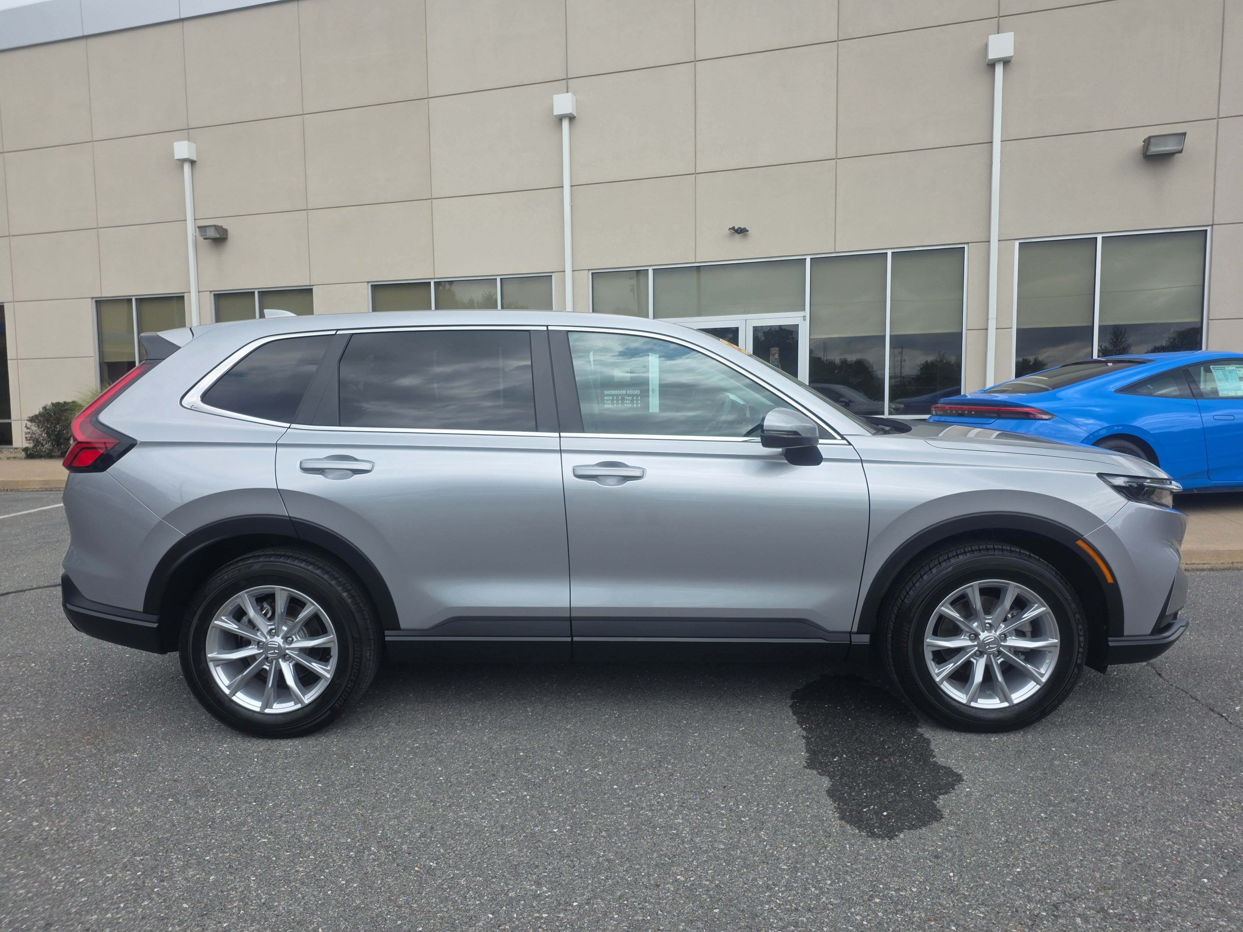 Used 2024 Honda CR-V EX image 4